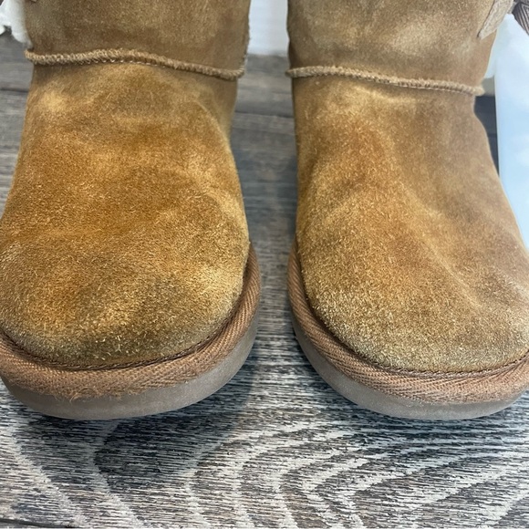 Koolaburra by UGG Brown Suede Footwear. No tag- approximately size 7.pre-owned. - Picture 4 of 14